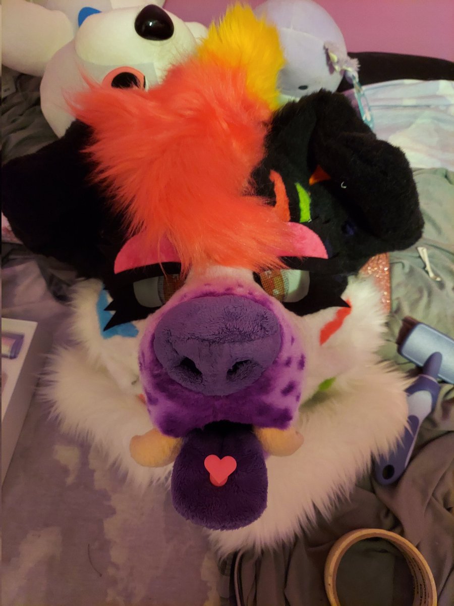 glyphpuppy's tweet photo. finally finished my Spirit Halloween refurb so here's the before and after :3c!! #fursuit https://t.co/6AdMmm6yBF