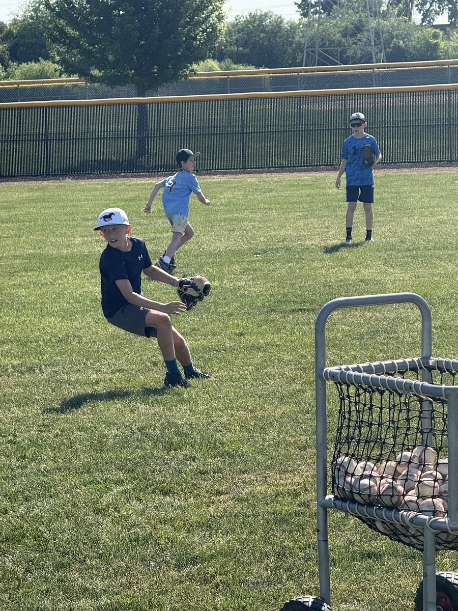MeteaBaseball's tweet photo. Whiffle Ball on Day 2 of Youth Camp! Guys are playing hard and enjoying summer break https://t.co/TCw5PpGhwC