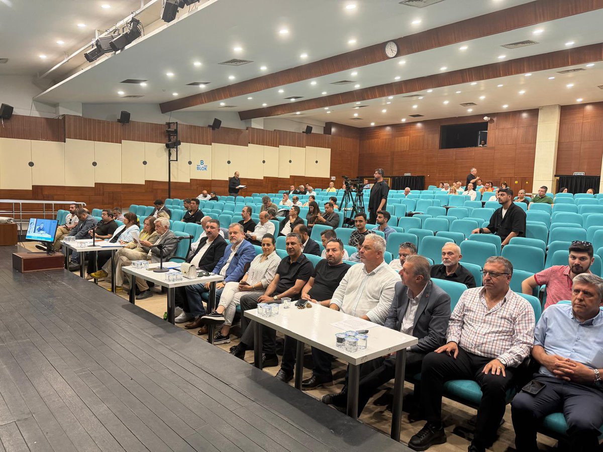 SAITBASDAS's tweet photo. 📍 Konak Belediyesi

Haziran ayı Meclis Toplantısı’nın birinci birleşimi öncesinde, Cumhur İttifakı meclis üyelerimizle birlikte grup toplantımızı gerçekleştirerek gündem maddelerini değerlendirdik. Ardından meclis çalışmalarına katılarak Konak’ımızın meselelerini ele aldık.

Daha önce de söylediğimiz gibi; tek derdimiz Konak’tır. Cumhur İttifakı olarak Konaklı hemşehrilerimizin menfaatini her şeyin üzerinde tutuyor, ilçemizin sorunlarının takipçisi olmaya ve çözüm için çalışmaya devam ediyoruz.

Tek derdimiz Konak, sevdamız Konak! 🇹🇷