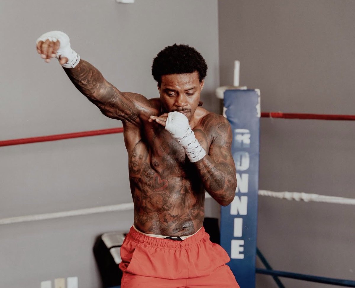TheBoxingPro's tweet photo. ‼️ Errol Spence Jr is back and in Shape in Shape Tim Tszyu is getting COOKED 🔥‼️#BigFish 🦈 #SpenceTszyu https://t.co/zNADHBAVv2