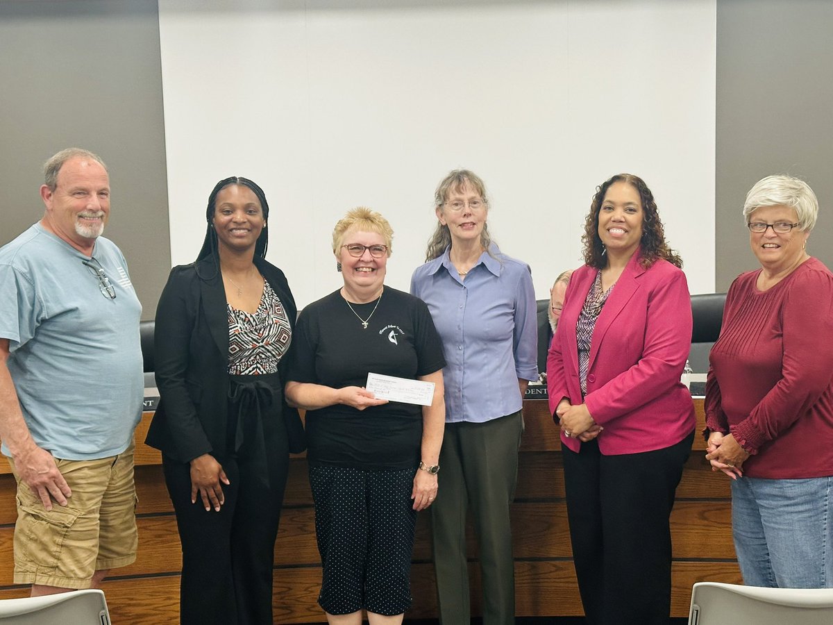 giantsnutrition's tweet photo. Last night we humbly accepted a donation from Mt. Olive Church to provide weekend meals to children during Summer Feeding. We’re grateful for our community partners! #WeAreWayne #ChildNutrition #ServantLeadership @DrSteveSamuel https://t.co/NG7EHBIaSE