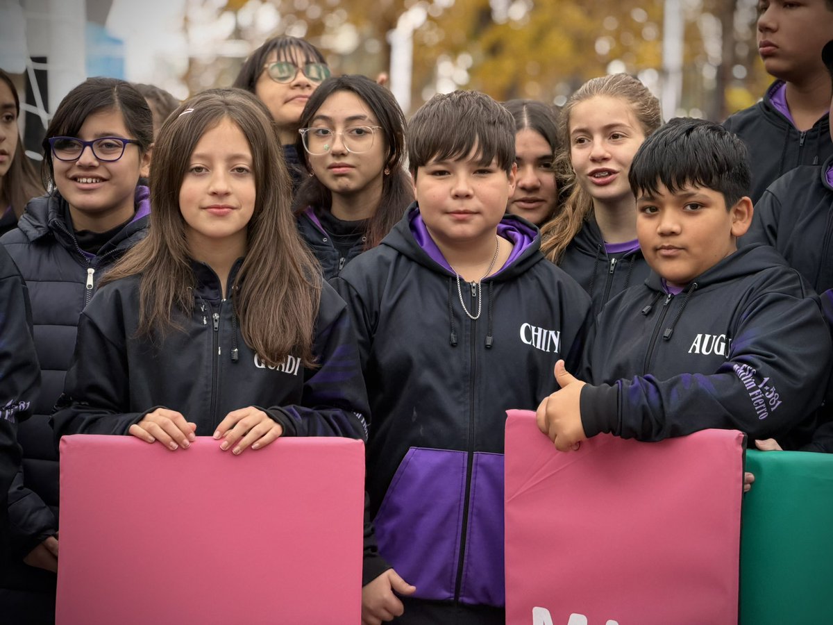 TadeoGZ's tweet photo. Los espacios donde los chicos aprenden también son espacios para encontrarse, jugar y construir comunidad.

Hoy inauguramos el playón deportivo de la Escuela Martín Fierro, una obra realizada junto a la @MuniSanMartinOk a través de los fondos de Financiamiento Educativo, con una inversión de 100 millones de pesos.

Cuando el trabajo conjunto se transforma en infraestructura concreta, las oportunidades llegan a cada escuela.