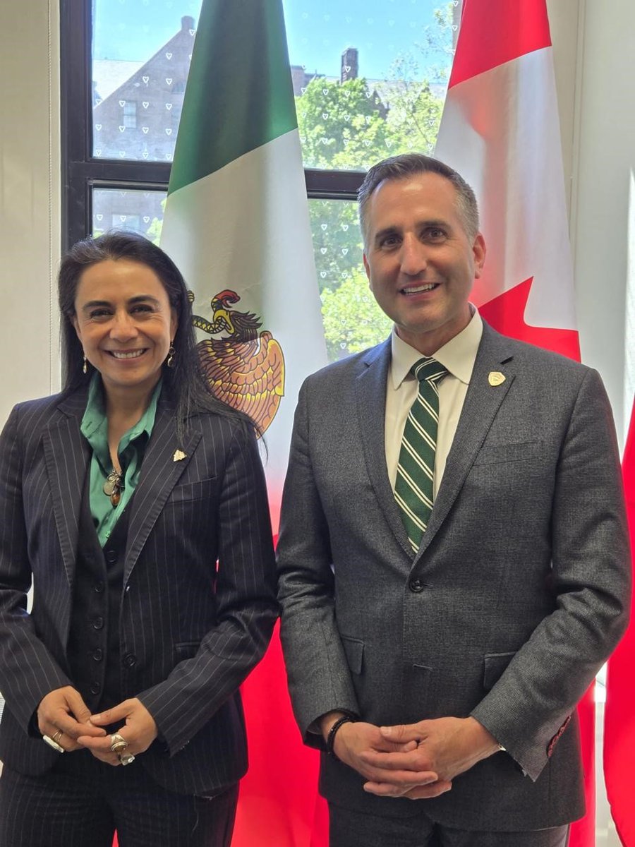 ConsulMexTor's tweet photo. La Directora General de Protección Consular, @vcalva,  abordó la colaboración binacional en favor de los trabajadores agrícolas y diversas iniciativas de apoyo a la comunidad mexicana en

1/2 https://t.co/Yf4Bpghly8