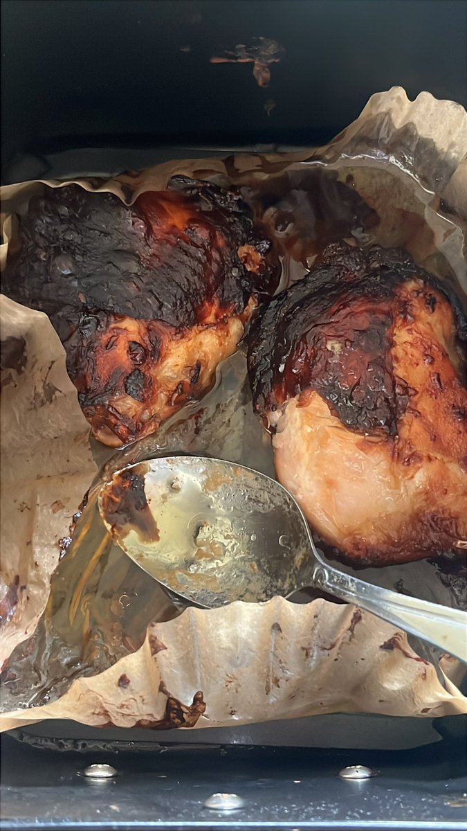 akulezy's tweet photo. masak lagi, tapi ayam kali ini well well well well done, tapi ingat dont judge book by cover, karena apa? yaudah #lezymasaklagi https://t.co/Bh5HOeS3fp