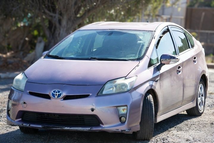 conneryoungBC's tweet photo. My Toyota Corolla broke down May of 2018. I was almost a couple of years into building a business as a financial advisor.

Which as all financial advisors know about this time period: “you’re grinding.”

(And ‘grinding’ is code for ‘struggling but smiling through it’.)

So naturally, I was not ready to buy the Lamborghini yet.

I lived in Austin and was booking meetings with prospects and clients all over Texas, but mostly in San Antonio.

My sister was about to sell her 2012 Toyota Prius. Every guy’s dream car.

I borrowed it for the next couple of months before buying a new car.

But those couple of months was summer in South Central Texas. That meant days of 101 degrees or more.

On day 2 of driving the Prius, the AC went out.

‘Grinding’ remember?

Those meetings that summer are honestly the biggest reason I’m here today.

It was July 2018 and I had all of my meetings cancel in San Antonio except for 1. I had two choices:
-Just call the prospect and reschedule
-Suck it up and drive

I drove. I had been trying to get this lunch meeting for almost a year. She was the nicest person in the world.

She had no idea that I drove to the Starbucks at the Rim (300 ft from the restaurant) at 5 AM so I wouldn’t be sweating when I arrived. Or that I was working at that Starbucks until my 12 pm lunch appointment. Or that I left my car parked there so she wouldn’t see it when we walked out of the restaurant.

We had a two hour lunch (I had the time).

She became my biggest client. All because ‘I kept showing up’.

I drove the afternoon fun drive on I-35 back to Austin completely shirtless with the windows down.

My car today has AC. And there are days when I think about that 2012 Toyota Prius and don’t miss it at all.