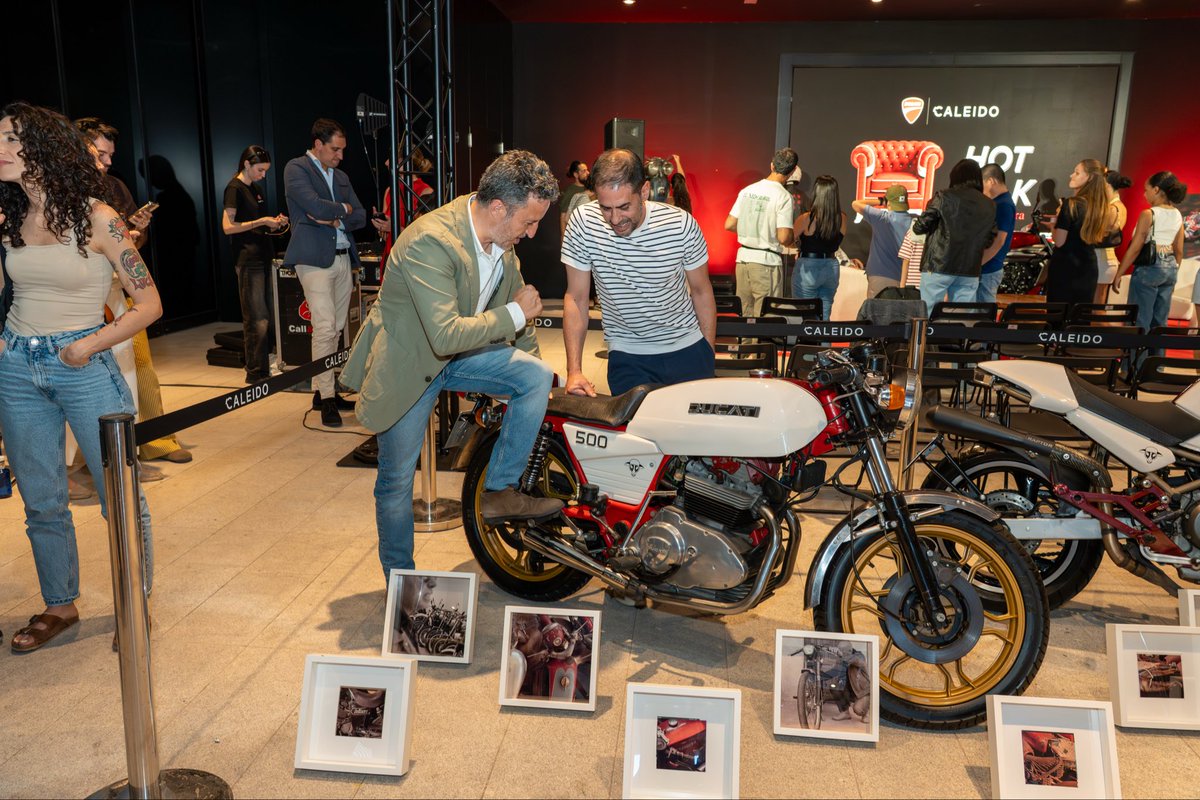 ducatiesp's tweet photo. Velocidad. Diseño. Cultura. Inspiración.

Así fue #DucatiInspira, una experiencia que reunió en Caleido a artistas, creadores y apasionados de Ducati para descubrir nuevas formas de interpretar nuestra esencia.

Gracias por acompañarnos.

#Caleido #Ducati #DucatiMadrid https://t.co/pqIvQ74UYJ
