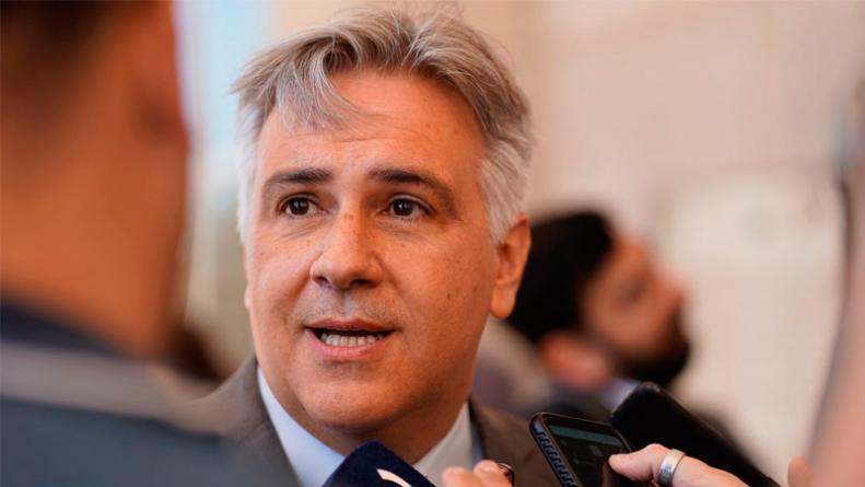 Rodrigo_Abz's tweet photo. Llaryora es un caudillo disfrazado de gestor.
Córdoba está tomada por punteros, acomodos y pactos de poder.

El caso Barrelier no expuso solo a un monstruo: expuso una Municipalidad usada como refugio político.

Un desastre. https://t.co/oPQNJQcAY9