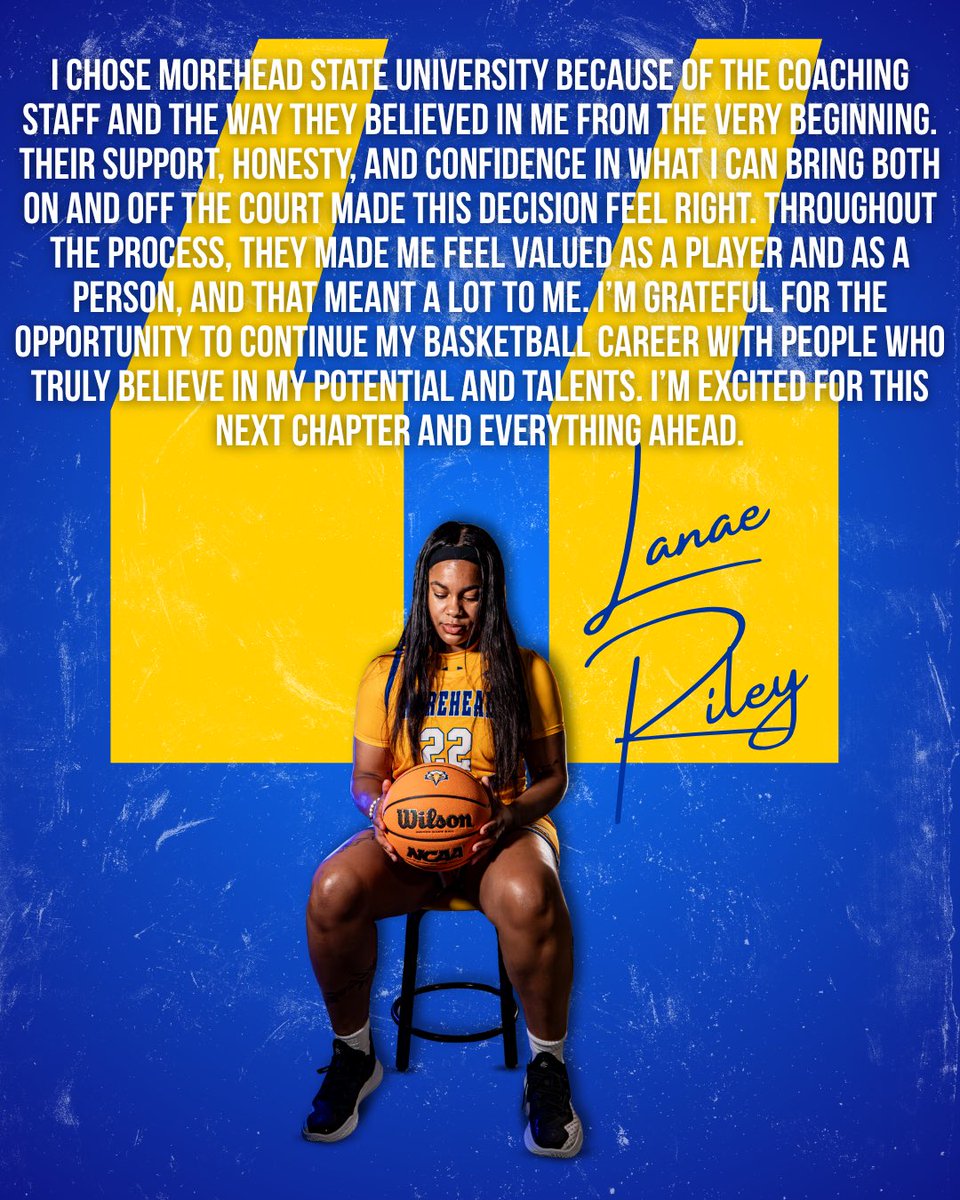 MSUEaglesWBB's tweet photo. All in.🏀

#SoarHigher | #SkoEags https://t.co/vQbMmKlsow