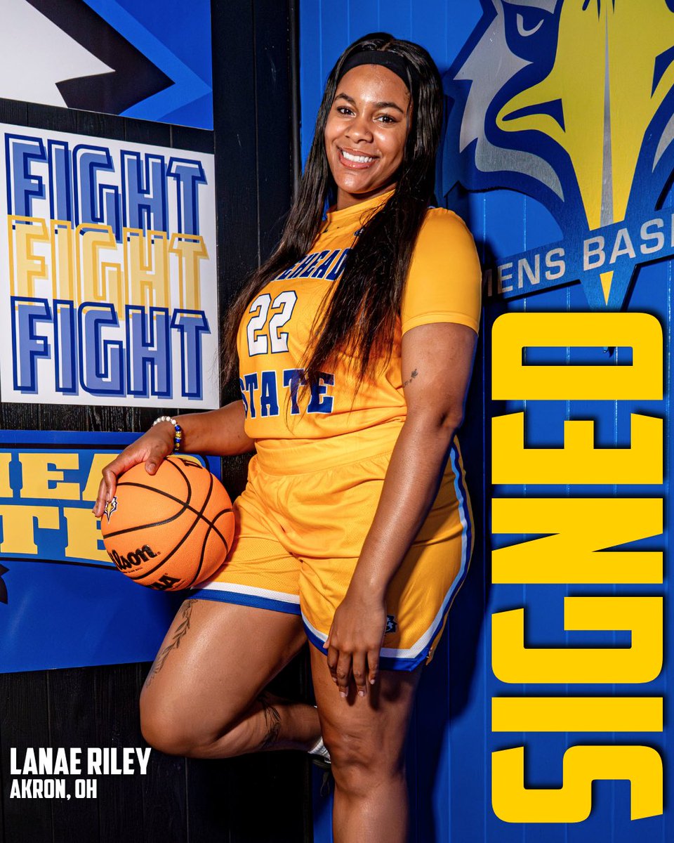 MSUEaglesWBB's tweet photo. All in.🏀

#SoarHigher | #SkoEags https://t.co/vQbMmKlsow