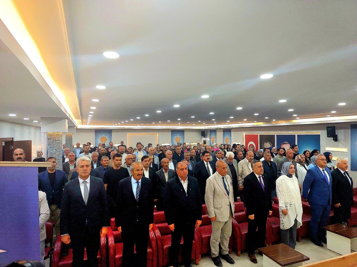 vantusbakadin's tweet photo. Tuşba Genişletilmiş Danışma Meclisi Toplantımızı,teşkilatımızın birlik ve beraberlik ruhu içerisinde büyük bir heyecanla gerçekleştirdik.Milletimize hizmet yolunda ortaya koyduğumuz çalışmaları değerlendirirken,önümüzdeki dönem hedefimizide istişare ederek ortak akılla belirledik https://t.co/YLGVHkNBbc