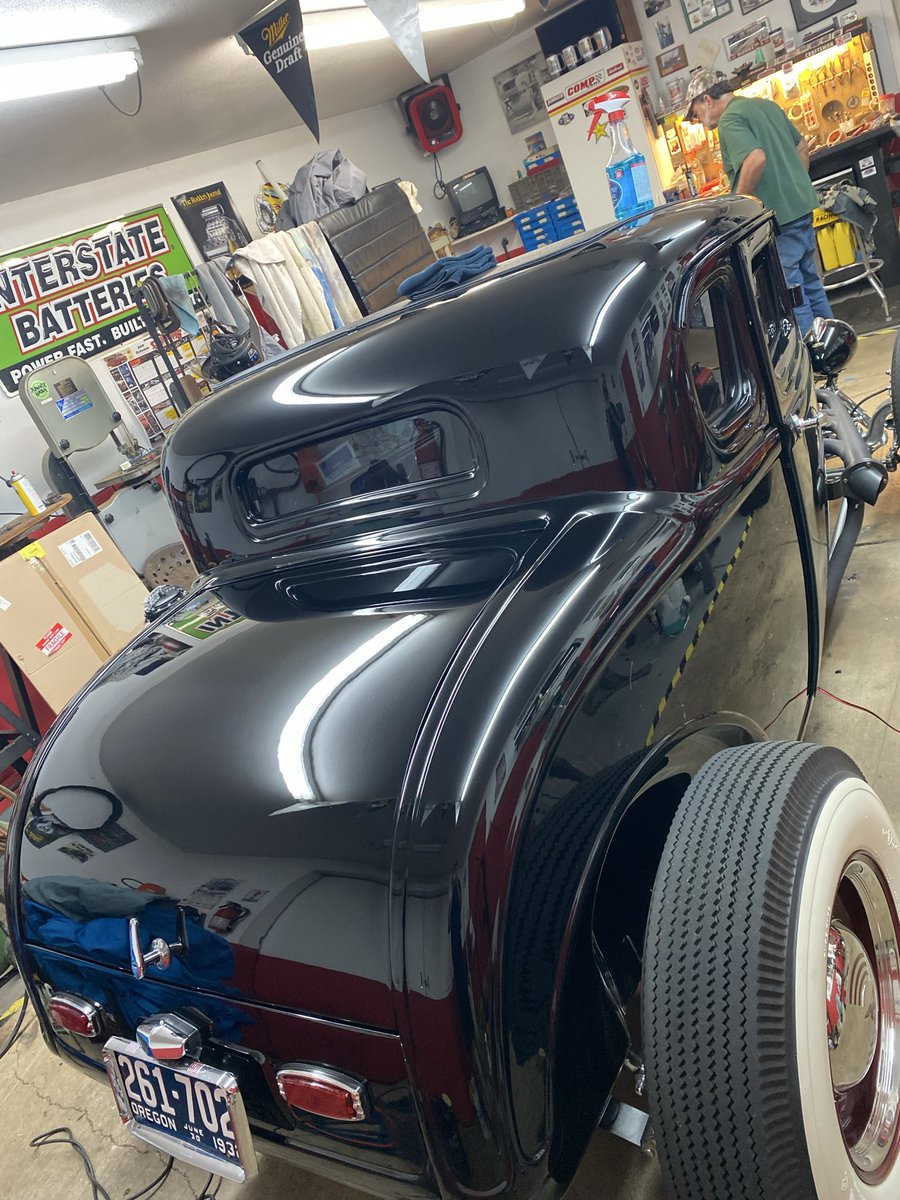 HoffShot_'s tweet photo. @MrcoLeK Silver 29’ Ford Roadster is my Brothers, Red 32’ Ford Roadster is mine and the Black 32’ Ford Coupe is my Dads https://t.co/kXX29fpNu8