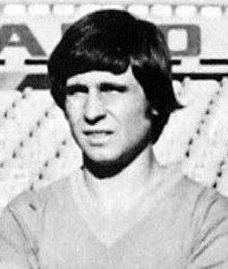 miguelo_mk's tweet photo. De todos los mundialistas con Uruguay, el único que comparte nombre con Artigas es José Gervasio Gómez. Estuvo en la Copa del Mundo 1974.

En 1989 era DT de Cerro. En un partido informal le rompió los ligamentos Hitler Saldivia; por la lesión debió renunciar a su cargo. https://t.co/aQE4CDElci
