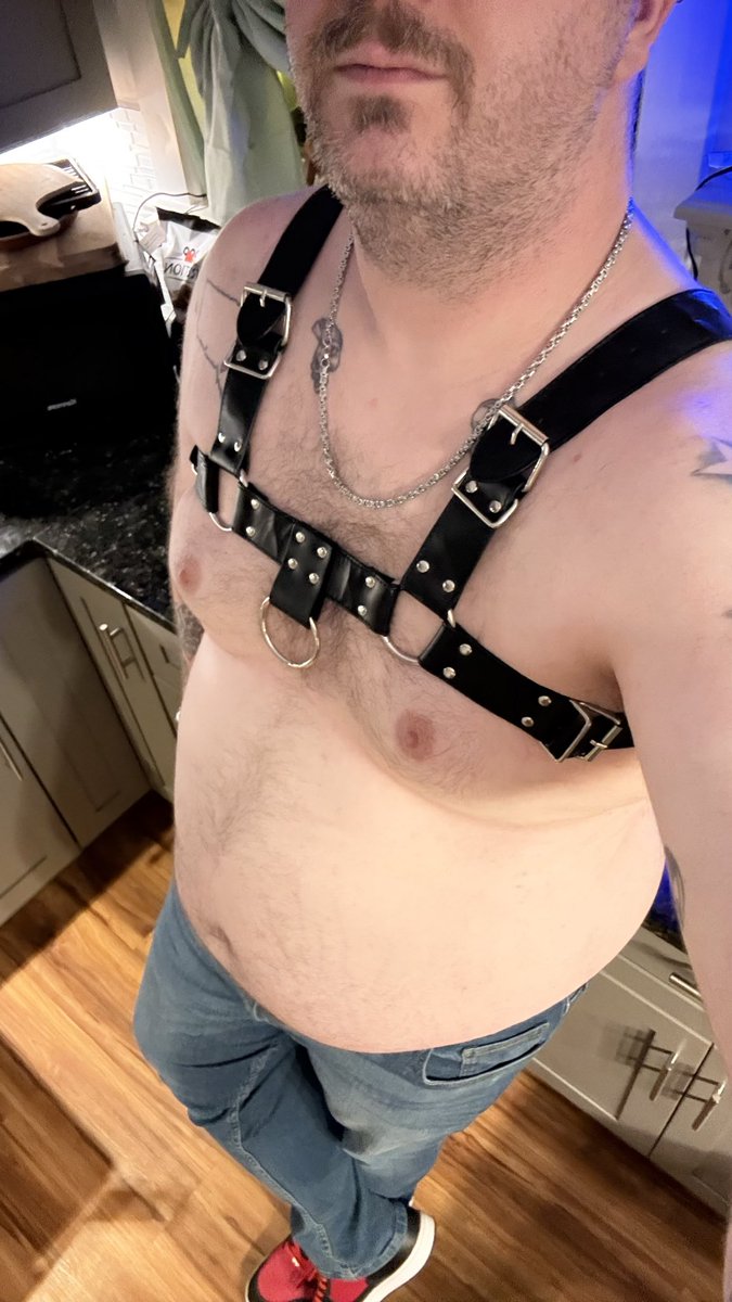 Aintcarebear's tweet photo. It’s #tummytuesday!
#tummytuesday #chubby    #gay #pride #bear #leather #fat #furry #cub #kink #pup https://t.co/fYX6AvOXMM