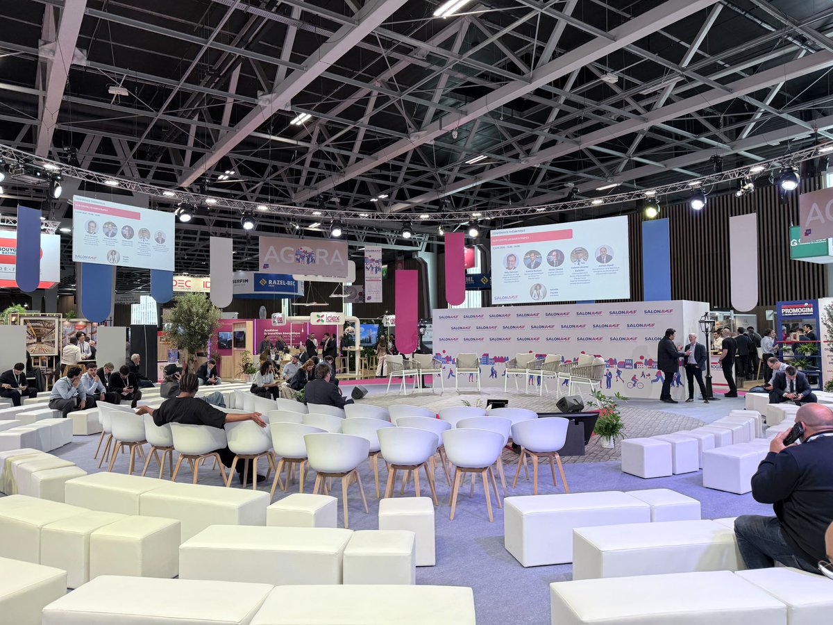 RadioTerritoria's tweet photo. 🏛️ Le @salon_amif ouvre aujourd’hui ses portes !

🎙️ Nous sommes en direct de Paris Expo Porte de Versailles pour suivre les grands enjeux des collectivités et du nouveau mandat municipal.

Retrouvez dès maintenant les interviews de cette 1ère journée 👉 https://t.co/SMYJCrqRxl https://t.co/OEES8V7mXb