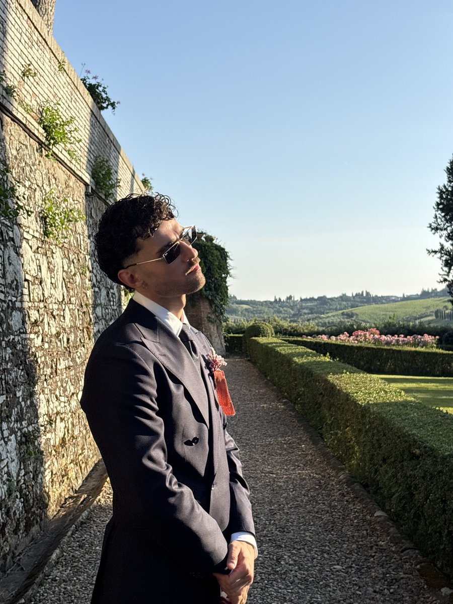 giallomeno's tweet photo. Serving my prince side https://t.co/6iZw3OxWVE