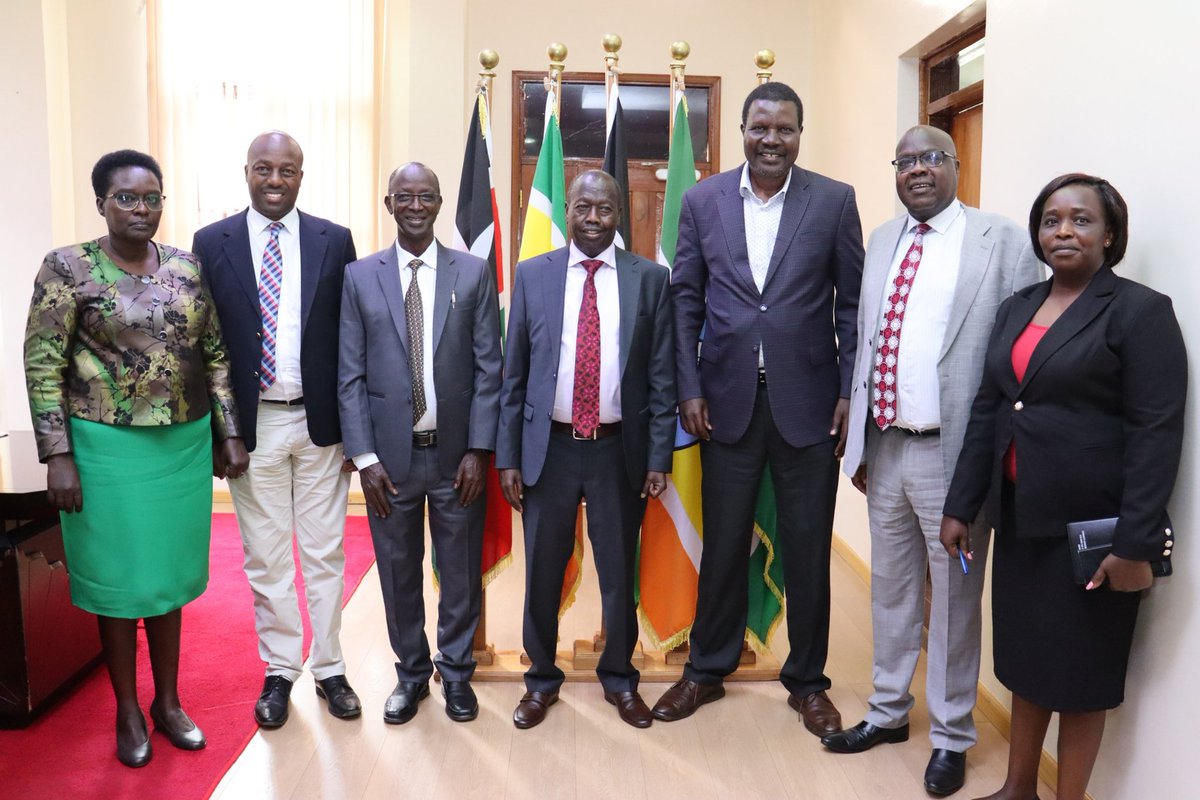 KEMRI_Kenya's tweet photo. Discussions focused on Hepatitis B findings that identify Baringo as a high-burden region, snakebite antivenom access, and plans for a new leishmaniasis vaccine study.
#HumanHealth #CapacityBuilding
2/2 https://t.co/0mfIV5txGp