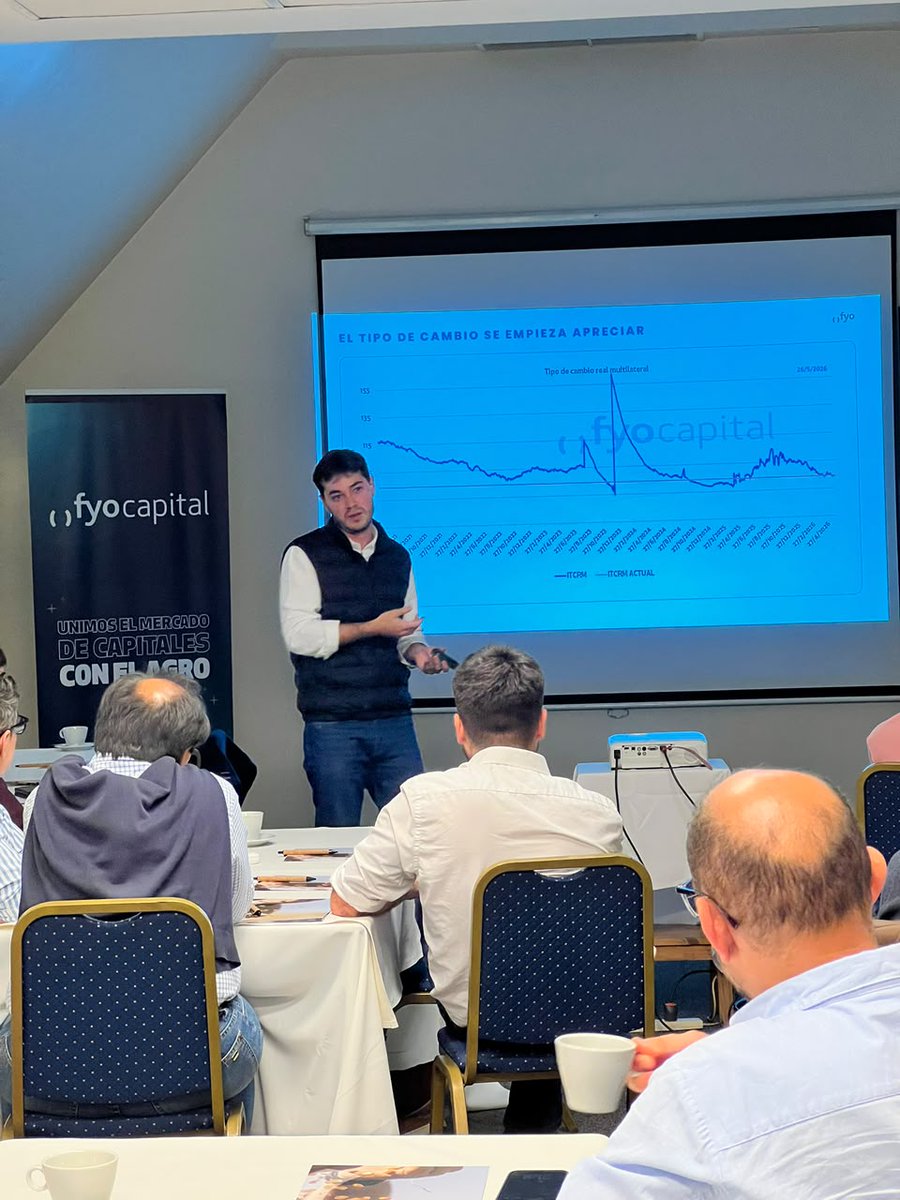 fyoOnline's tweet photo. 🤝 ¡Continuamos con los talleres de comercialización!
 
📍 Tucumán fue sede del cuarto encuentro del año, donde compartimos análisis de mercado, estrategias y herramientas para tomar decisiones en un contexto desafiante.
 
Abordamos la actualidad de los mercados de commodities, especialidades y financiero, intercambiando perspectivas para identificar oportunidades y anticipar escenarios.
 
💪 Seguimos cerca, acompañando a nuestros clientes en cada campaña. 

#conocedoresdemercados #cx #capacitaciones