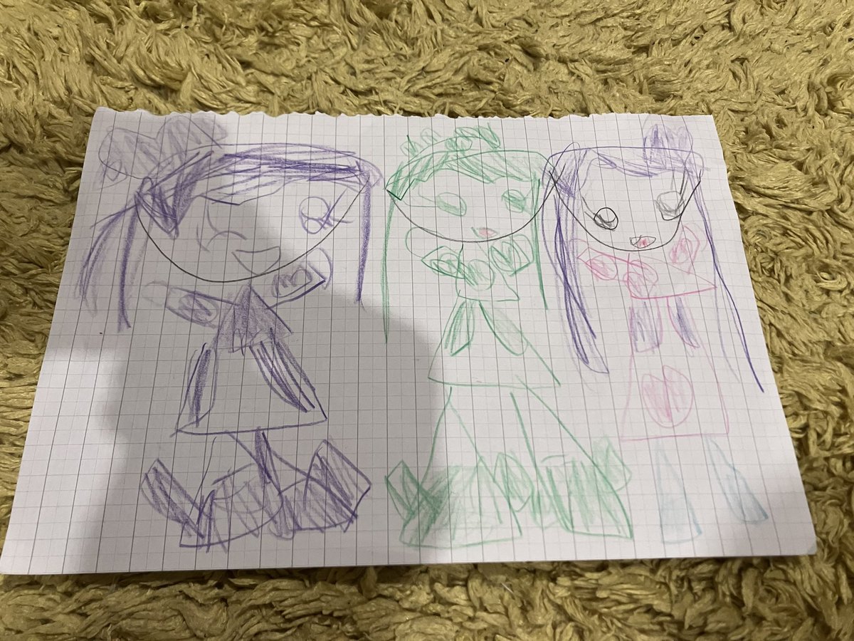 ajagami's tweet photo. 最近、家に帰ると家のいたる所に謎の少女が現れる怪奇現象に見舞われてる https://t.co/CEMQowF7tM