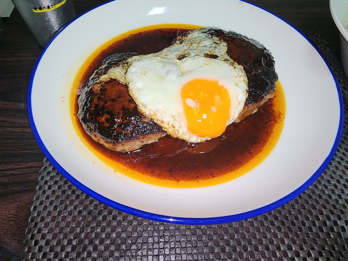 0729Heizu's tweet photo. ハンバーグが思ったよりうまく焼けたので
綺麗に盛るのってどうやったらいいんだろう( ノД`)…

体調が戻られたらまた配信で美味しいもののお話とか聞きたいです！！
#かかってこいお https://t.co/9ffoGE3zIE