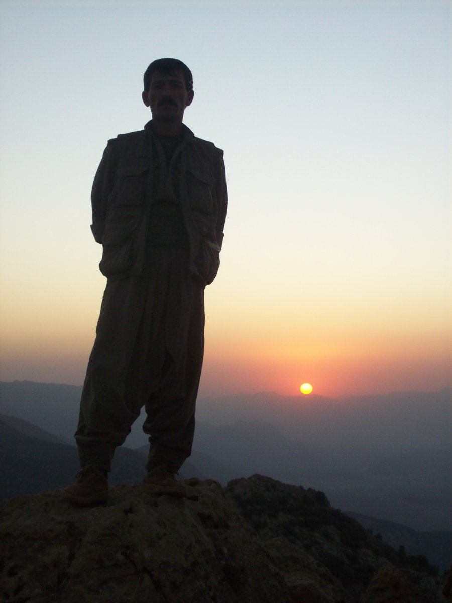 kurdmitani47's tweet photo. Carek were carek were
Carek were mêvanê min be
Ev dilê ku ji bo te
dişewite bibîne
Carek bêje carek bêje
Te jî hez kir carek bê
Hêviyam nema dil çilmisî
Bo min bese carek bêje

#Mehmetatli https://t.co/f8u23SBaZ0