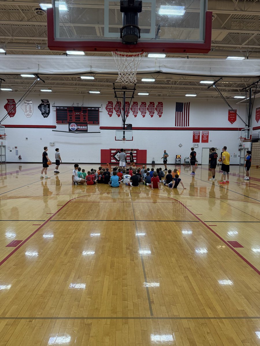 YorkvilleBB's tweet photo. Awesome watching our varsity kids work with our 3rd-5th graders at our kids camp. https://t.co/NIK29aKMVZ