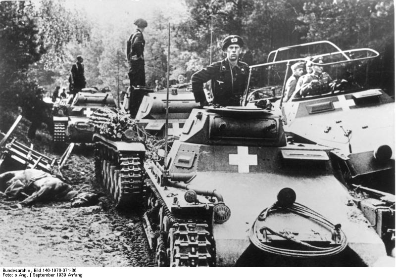 JGuybee's tweet photo. German Panzer I, Panzer II, and SdKfz. 251 vehicles in Poland, circa 3 Sep 1939; the officer in the SdKfz. 251 halftrack vehicle might be Heinz Guderian https://t.co/mOIp3UrqxF