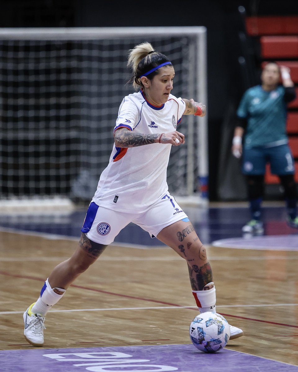 caslafutsalfem's tweet photo. 🔜 ¡Fecha 1️⃣2️⃣ confirmada! 

El viernes, desde las 19, #SanLorenzo se medirá ante Camioneros, en el Polideportivo Roberto Pando.

#VamosLasSantitas 🔵💪🔴 https://t.co/UdINF7VXm8
