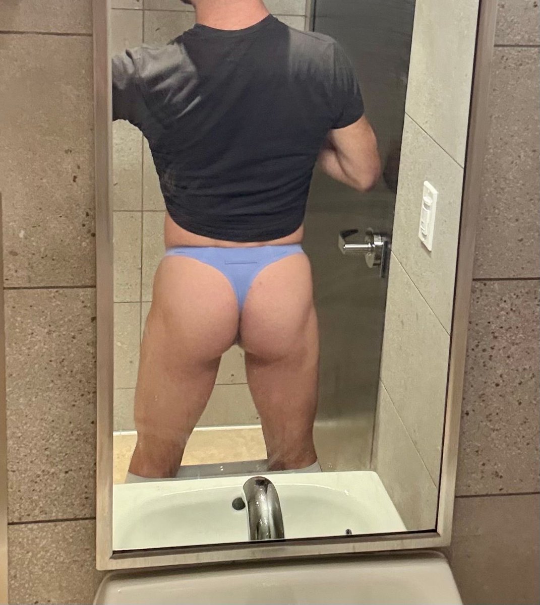 SpandexCouple1's tweet photo. Monday morning at work: my ass is eating up the thong and feels so good
#gayexhib #gaythong #bubblebut #menatwork https://t.co/qwyXeeRkhY