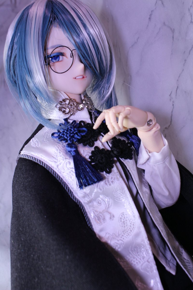 BLUE_Wing_zero's tweet photo. yurineさん（@405701ama ）のチャイナマントケープとつけ襟が白雨さんに似合いすぎたので急遽撮影会をしました（？）

#THN_OF #きな息 #青髪or眼鏡or白衣 https://t.co/huXL6VhIit