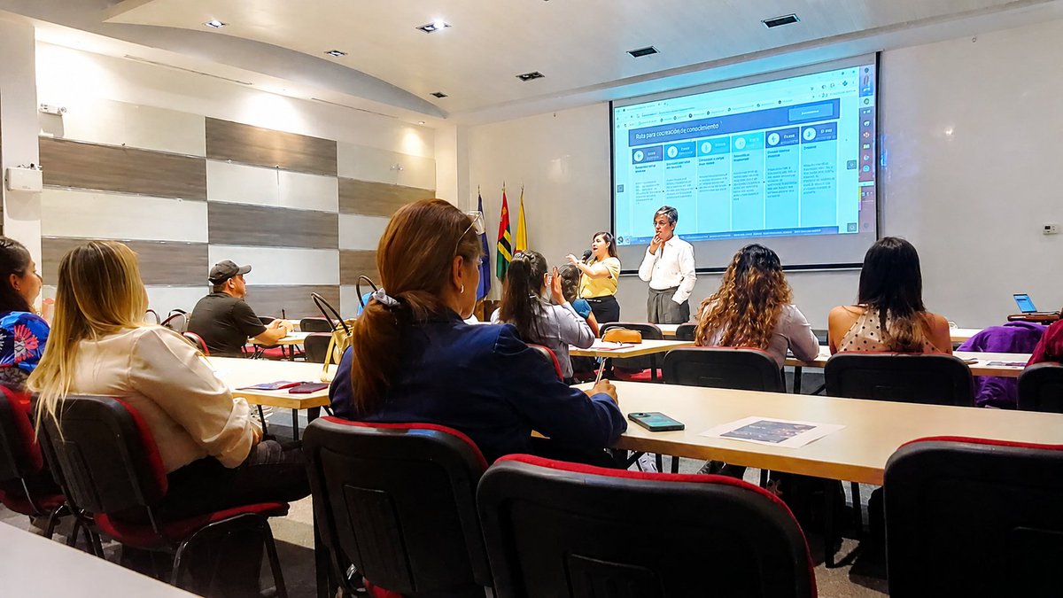 PlataformaUPB's tweet photo. #Acontecer | 🤝📊 A esta hora se desarrolla un taller de cocreación con empresarios de @fenalsander , como parte de un proyecto liderado por la Facultad de Comunicación Social y Periodismo y la Facultad de Administración de Empresas de la UPB.
#Fenalco #UPB #Investigación https://t.co/Bn6STIGMIW