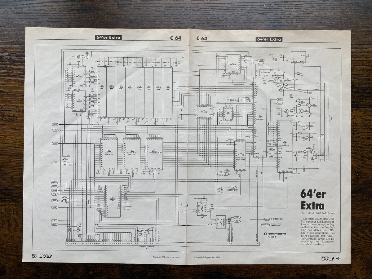 techniknlo799's tweet photo. Schaltplan vom C64.
Erschien damals im 64´er (Extra) Ausgabe September 1986.
Habe die damals in Klarsichtfolien abgeheftet.
...und sie sind immer noch im Aktenordner :-)
#retro #retrocomputer #retrocomputing #c64 #64er #commodore #homecomputer https://t.co/eB2ucCrmRT