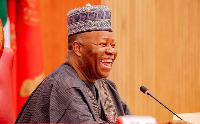 daveocholi_'s tweet photo. @instablog9ja Wait o, they got rice for people who’s children got kidnapped. This country is a movie! 😂😂 https://t.co/o1aMMPSiBo