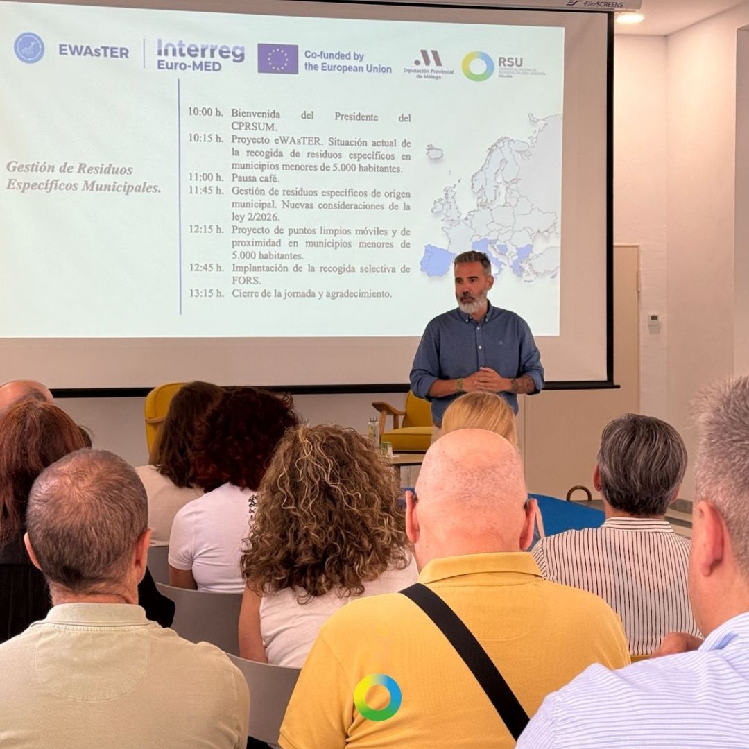 RSUMalaga's tweet photo. 🏘️♻️ La @diputacionMLG, a través del Consorcio de #RSU, impulsa soluciones para mejorar la recogida de residuos específicos en municipios menores de 5.000 habitantes mediante puntos limpios móviles y de proximidad. 

🔗 https://t.co/Ms24epXuY9 https://t.co/fQ6Gpn6iYZ