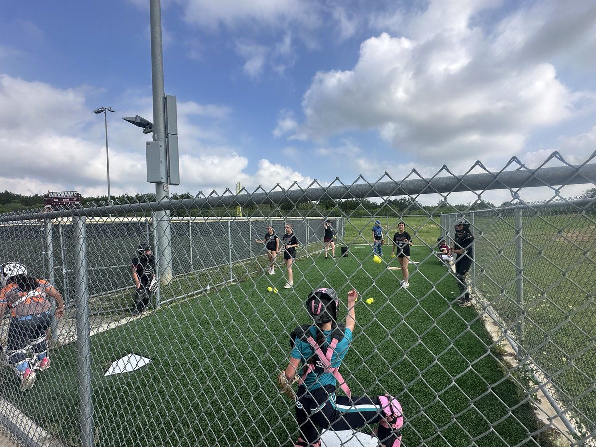 DHSWOLVES_SB's tweet photo. Just individual position work this morning 💁‍♀️ https://t.co/gko6fFGDE0