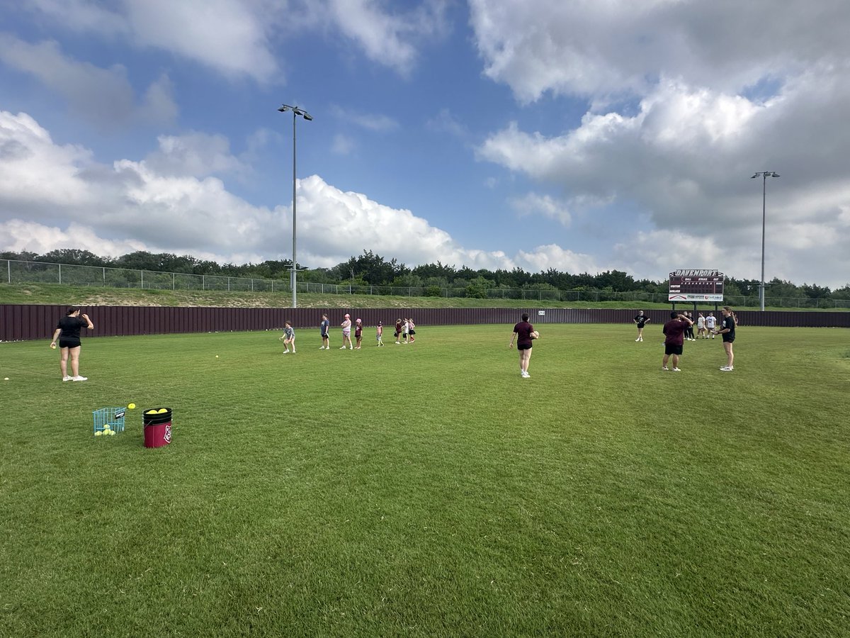 DHSWOLVES_SB's tweet photo. Just individual position work this morning 💁‍♀️ https://t.co/gko6fFGDE0