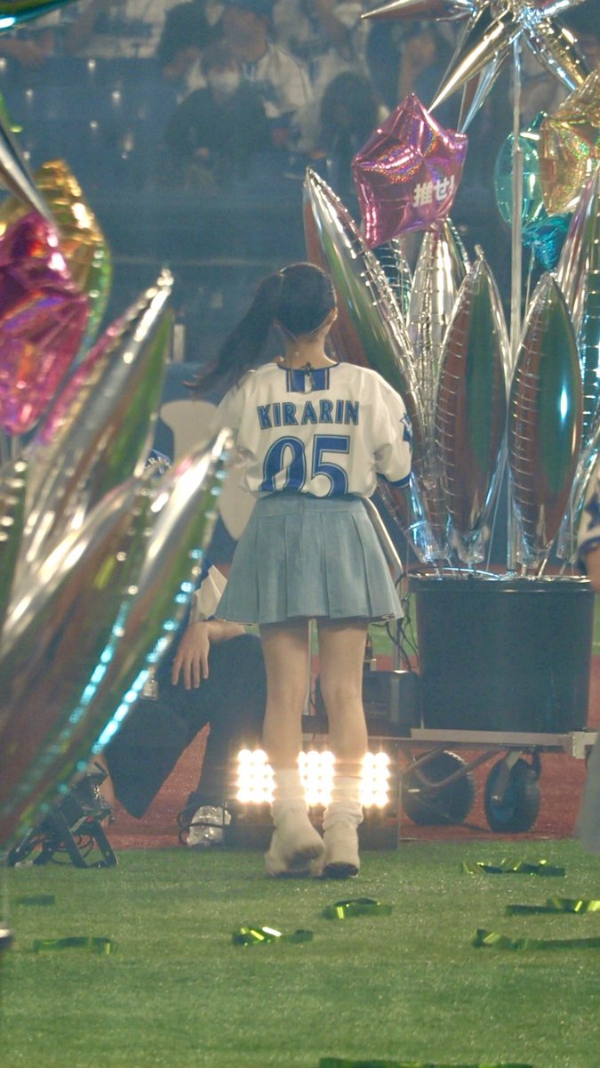 後ろ姿まで可愛くて😭💛 ルーズが₹˝ｬʓで最高🌟🤟🏼 スタイルよすぎ