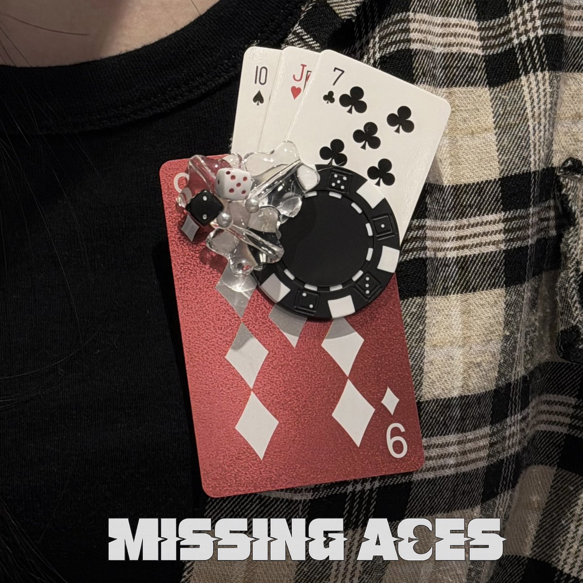 lemon117794's tweet photo. There’s only one 𝘼𝙘𝙚 in the entire deck…
Can you track down the 𝙈𝙞𝙨𝙨𝙞𝙣𝙜 𝘼𝙘𝙚?

✨The lapel pin/ hair pin is a free gift for everyone attending on June 13…
Find me if you can. 😉 ♠️♦️♣️♥️

#bbil1ypn #BACEQUAD 
#star1ight #billypatchanon https://t.co/LEPuOn9ZqB