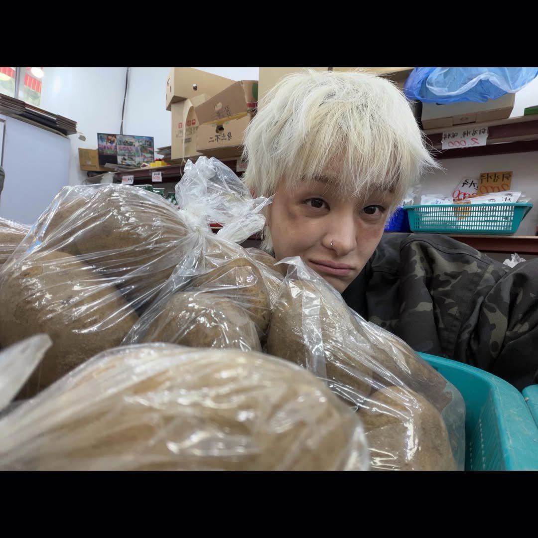 JIHOON_BASE's tweet photo. #JIHOON IG UPDATE 📸

"IF I MV📸🎞️"

#지훈 #ジフン #朴志焄 #TREASURE #트레저 https://t.co/KAegqlBRqN