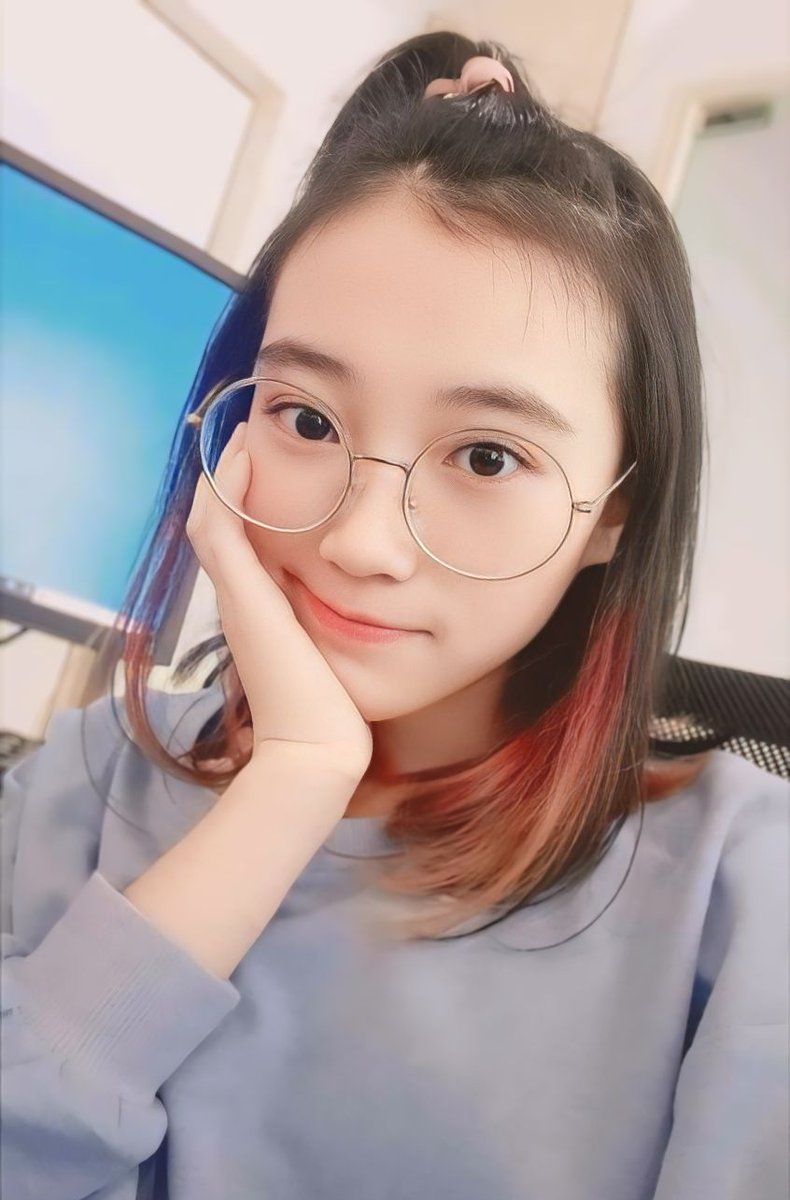 leewei148341's tweet photo. 有没有认识她的可以私我一起意淫
#意淫 #射屏 #萝莉 #马来西亚 https://t.co/WrhGeipSSP