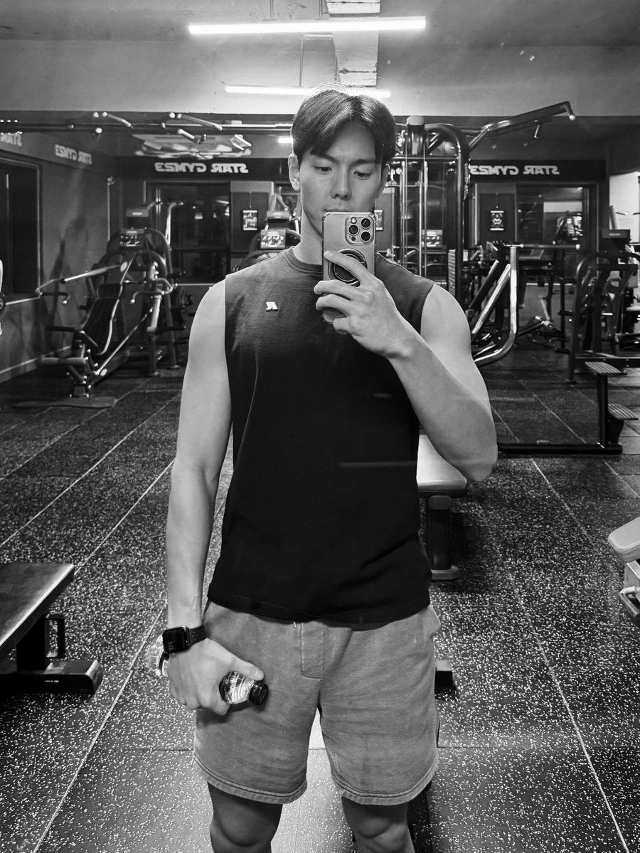 SACRAMOGHRA's tweet photo. Getting back in shape because getting back to you is harder. https://t.co/fQFnQlozPz