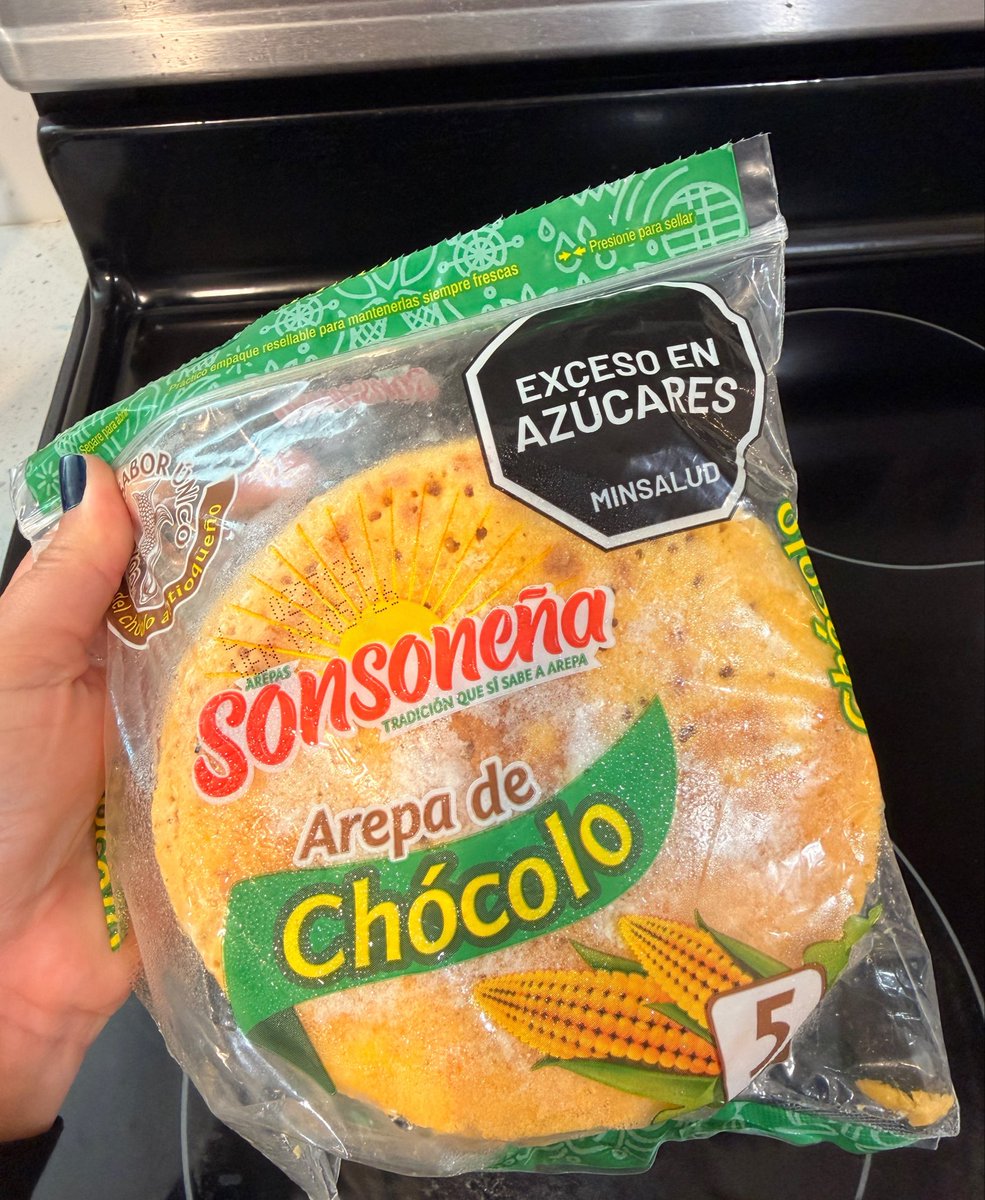 lr_331's tweet photo. Yo con mucho gusto te recibo en mi casa 🇨🇦 pero aquí TIENES que llegar con mínimo 3 paquetes de estos para poder entrar 🇨🇴 
#colombia #arepa #canada https://t.co/eTWiTzEnVF
