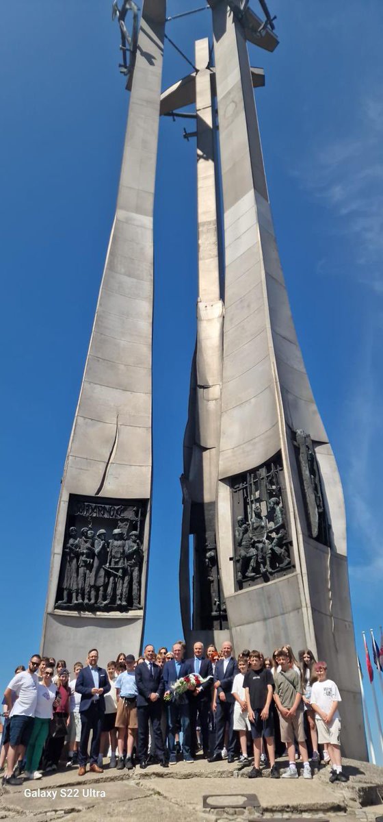 poczobut's tweet photo. W Stoczni Gdańskiej. Piękny widok, historyczne miejsce, wspaniali ludzie i ciekawe rozmowy. Dziękuję za możliwość odwiedzenia tego miejsca! https://t.co/jJpDXwnZk6