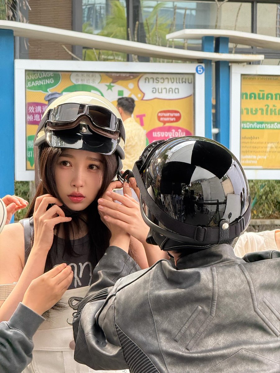 mandugorenkk's tweet photo. love how #HeYu and #YuShuxin is how they always protect each other (if one doesn't know the way, the other gently steps in to help) they are each other's perfect safe haven😃 https://t.co/C6A5NPpgPQ