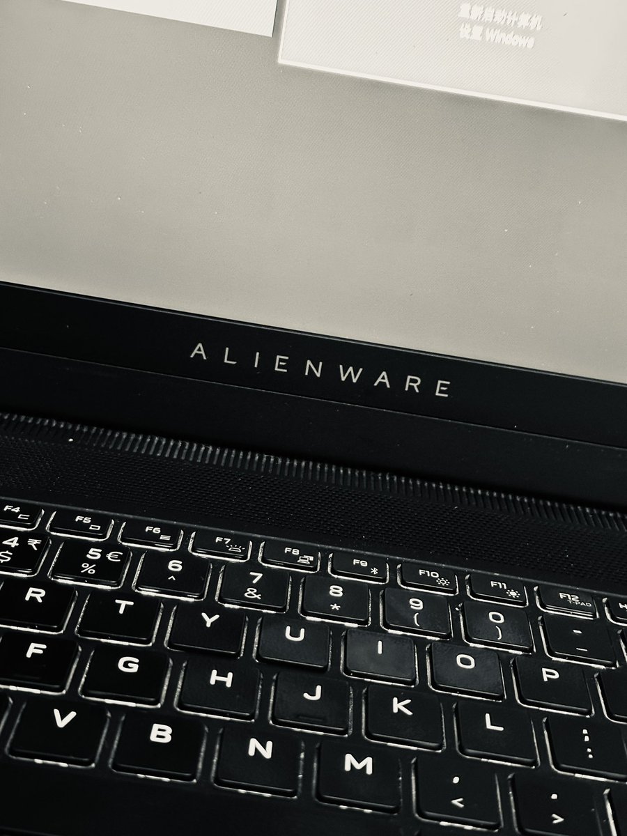 olddriver6969's tweet photo. 快10年没碰过👽电脑，再次上手感觉质量差了不少。Dell 这些年感觉有点废了👽 https://t.co/VO7NVIfOXw