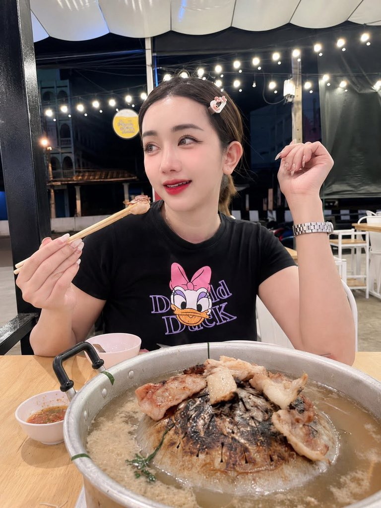 Deasaraburi09's tweet photo. อยากกินหมู หรืออยากกินหนู พระพุทธบาท สระบุรี https://t.co/4pvwcJPbGw