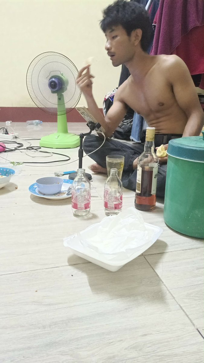 BBI908's tweet photo. เมาแล้วคราฟฟฟ https://t.co/4Yop5XUH6A