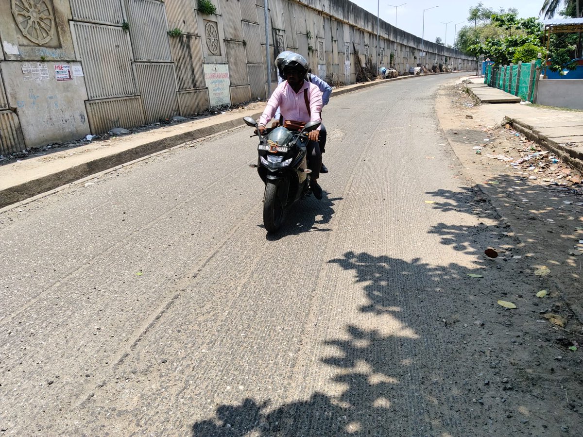 iamdpm's tweet photo. @CMO_Odisha @MohanMOdisha @dm_puri @NHAI_Official 
NH Aproached road from Kanjia chacka to Nuagaon square of Sakhigopal were been tampered since 15days for reparing.  Commuters are facing problems while passing on it. This is terrible, Order to resolve the issue. https://t.co/shsbKpUSWW