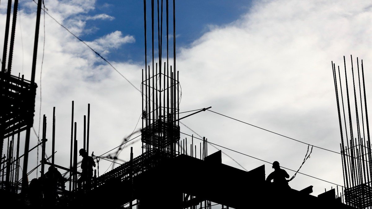 DeDinero_ES's tweet photo. #DeDinero | Banca privada otorgó $1,564 millones en créditos al sector construcción al cierre de abril
https://t.co/b5oNRaRssv https://t.co/c7Zn92CI3N