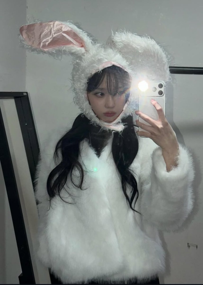 tae_space95's tweet photo. Let's play a game 😋

AUG 2025 BOO              NOV 2025 BOO https://t.co/zSkw9gEBkS