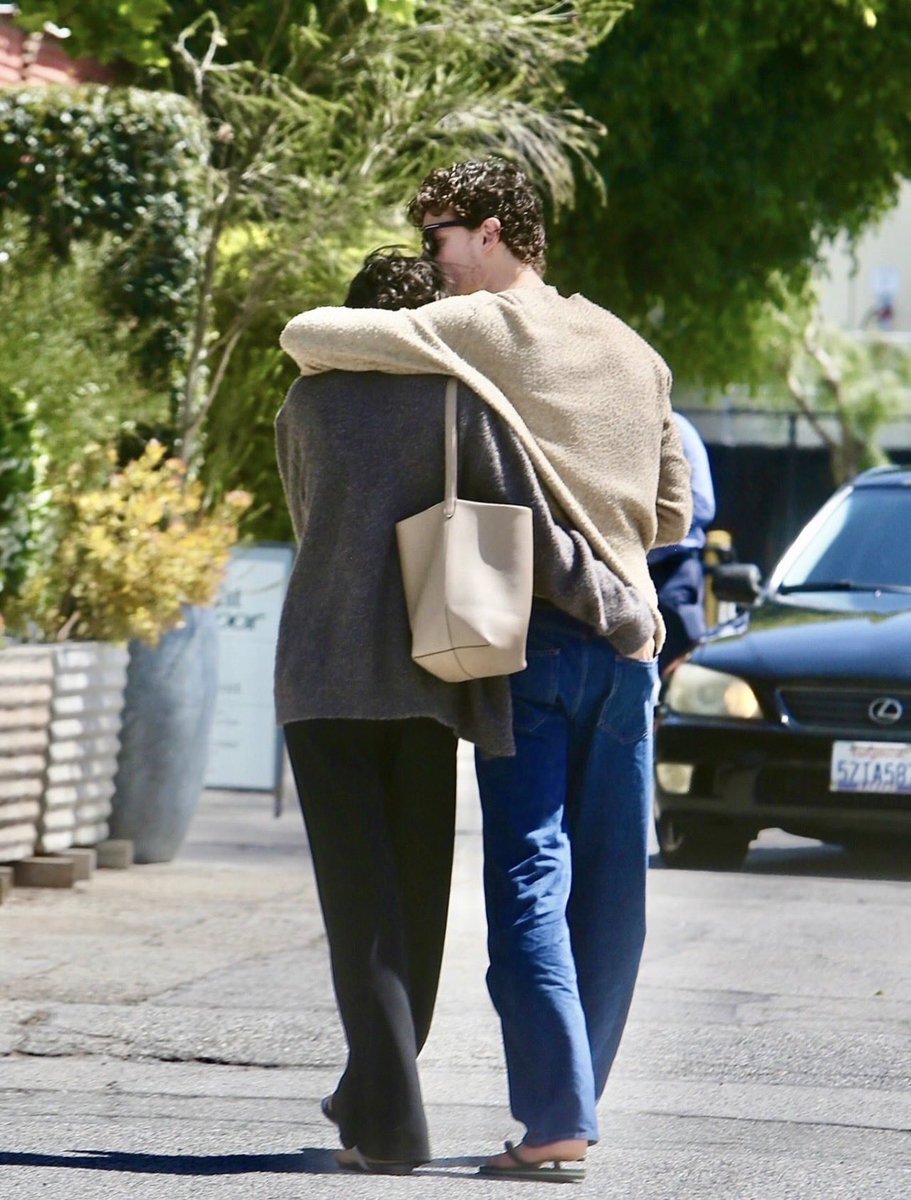 ___fandomfix's tweet photo. This might just be me, but Shawn and Bruna and, Dua and Callum, somehow give me the same energy. Different couples, different personalities, but both feel so low-key, supportive, and genuinely happy together 🤍 https://t.co/8WrEmDlLcR